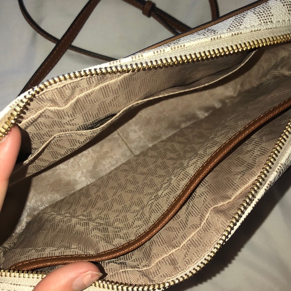 Michael Kors crossbody - Picture 4 of 5